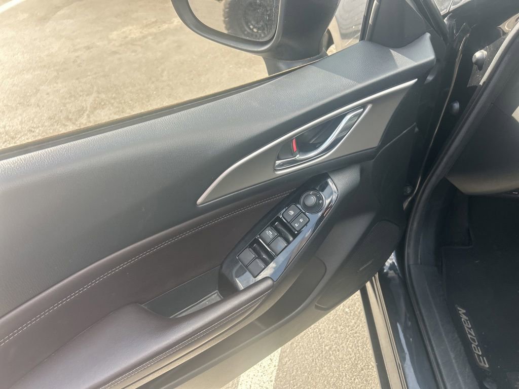 Used 2018 MAZDA MAZDA3 Touring FWD image 7