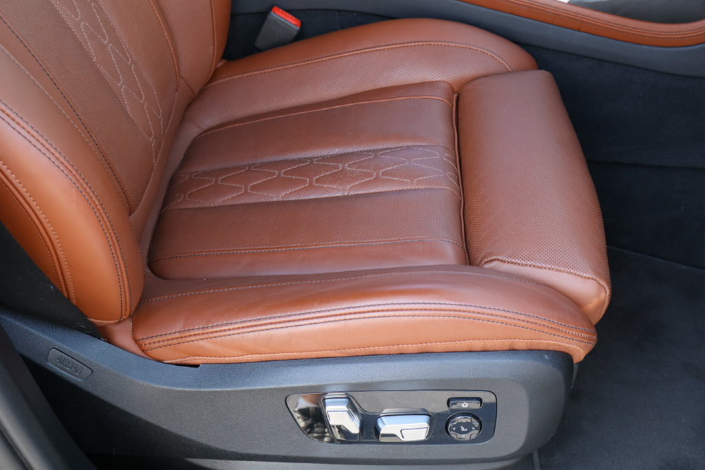 Used 2022 BMW X7 M50i AWD/4WD image 31