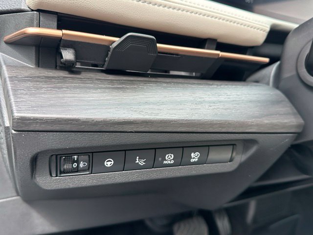 Used 2025 Nissan Ariya AWD image 19
