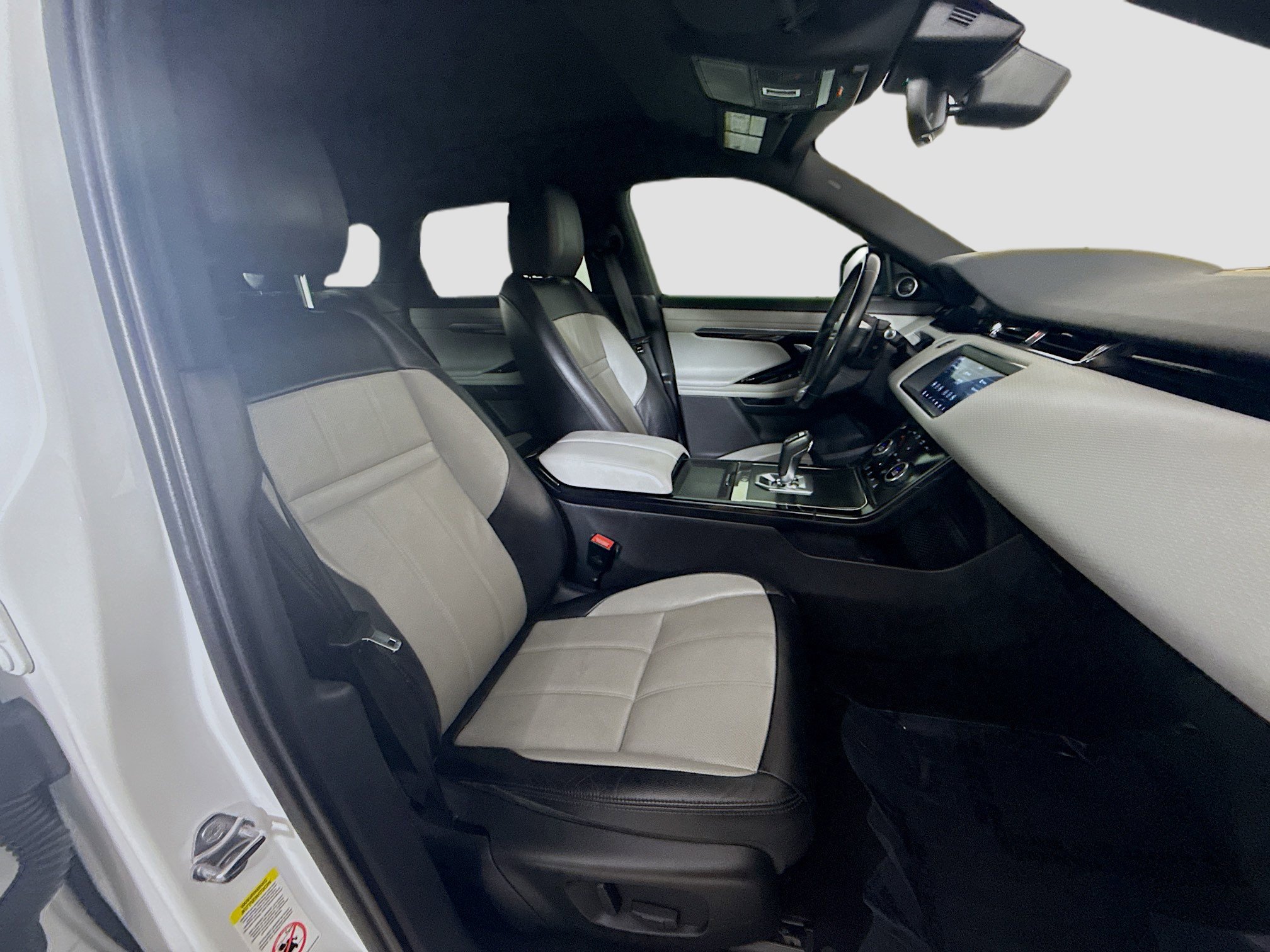 Used 2020 Land Rover Range Rover Evoque R-Dynamic S image 28