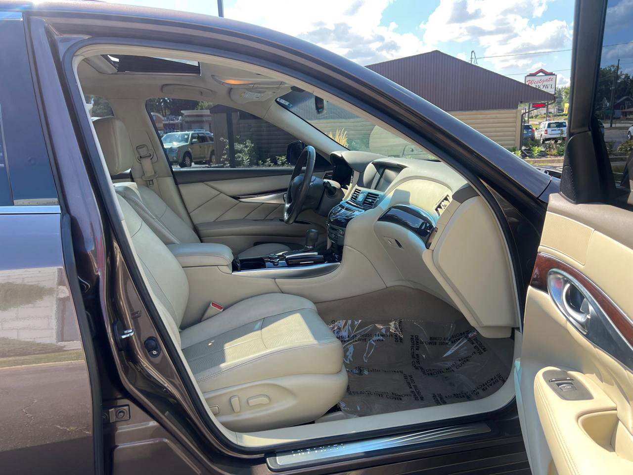 Used 2019 INFINITI Q70 Luxe RWD image 42