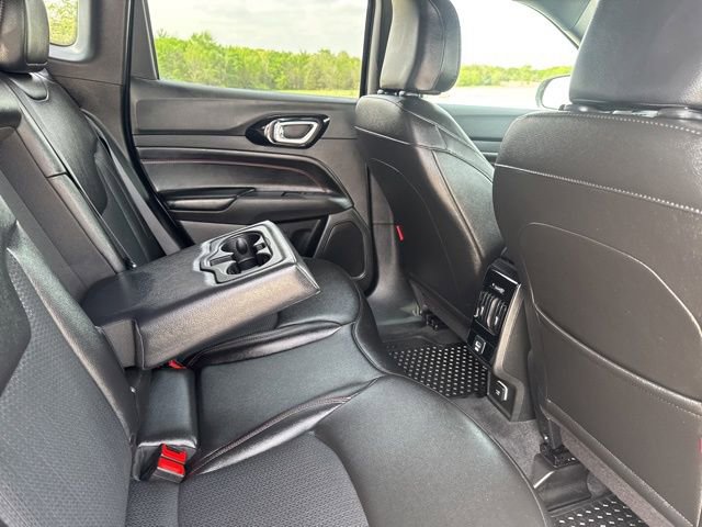Used 2025 Jeep Compass Trailhawk image 18