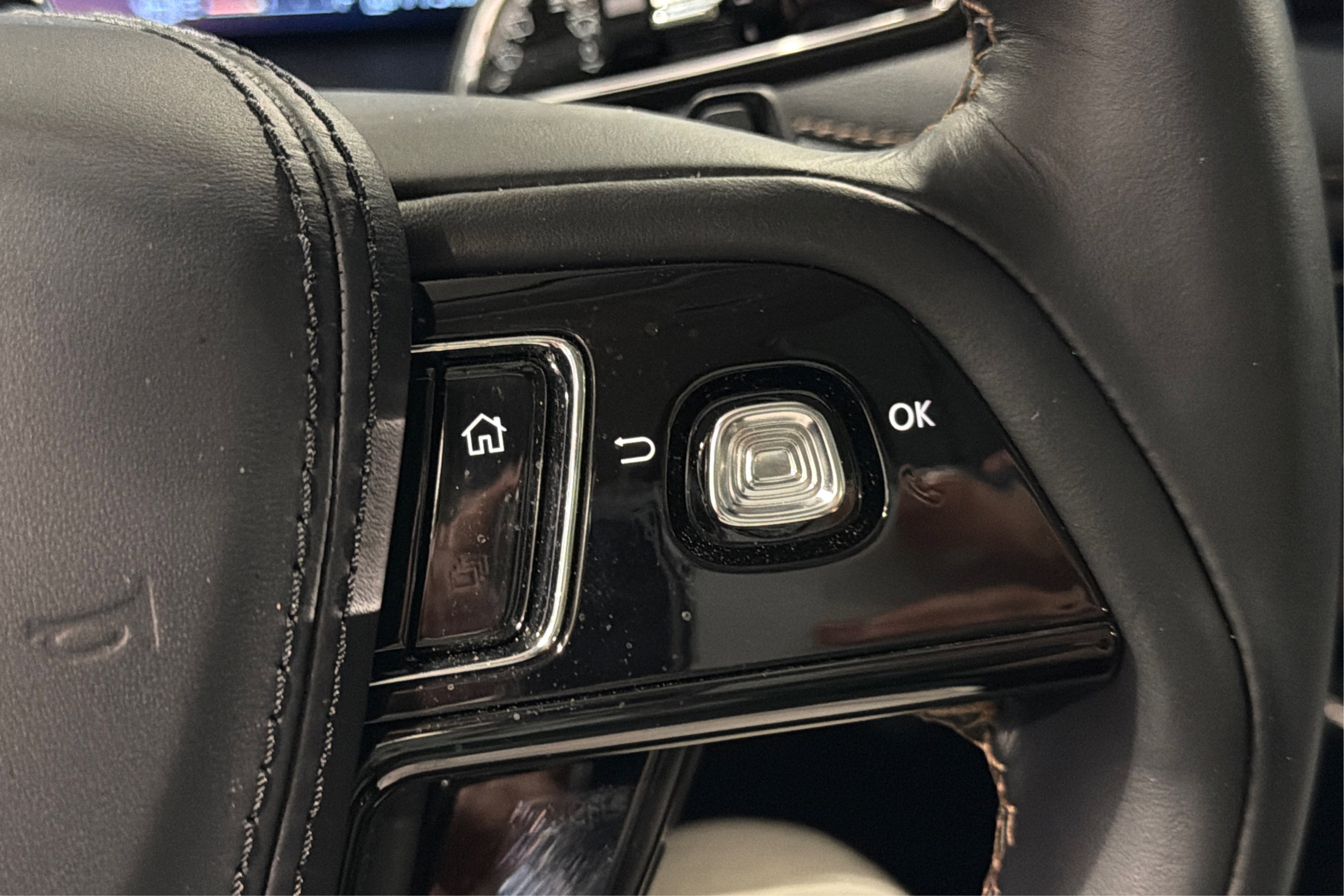 Used 2025 Lincoln Aviator AWD image 25