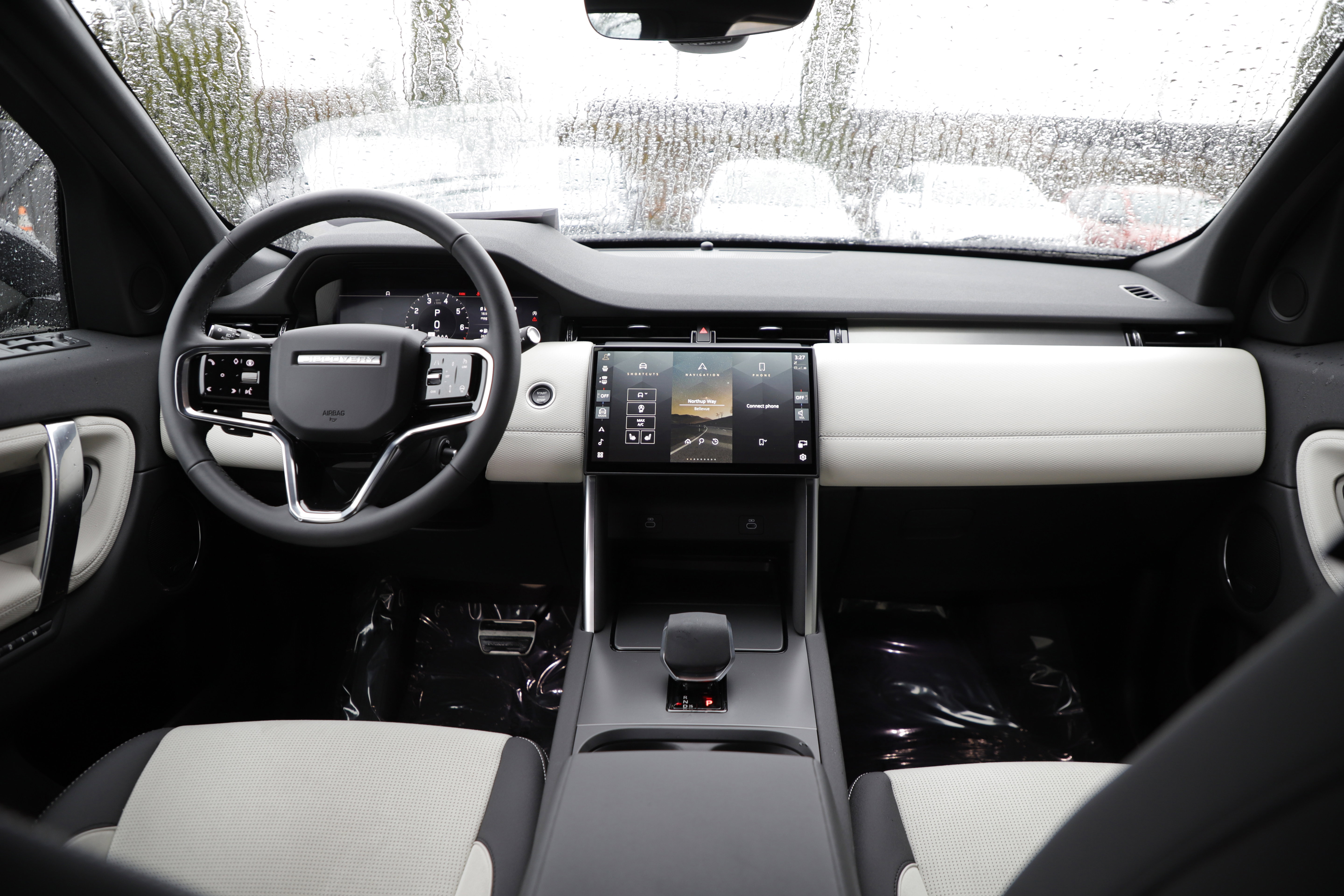 Certified 2025 Land Rover Discovery Sport Dynamic SE image 13