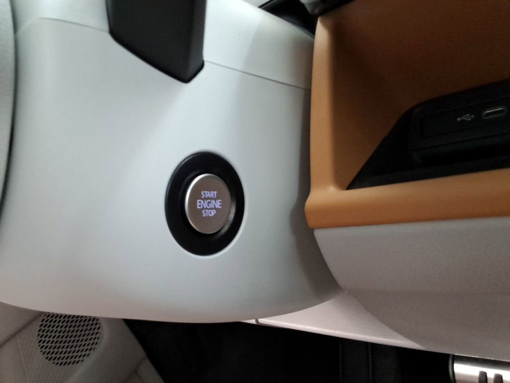 New 2025 Volkswagen ID. Buzz Pro S Plus RWD image 29
