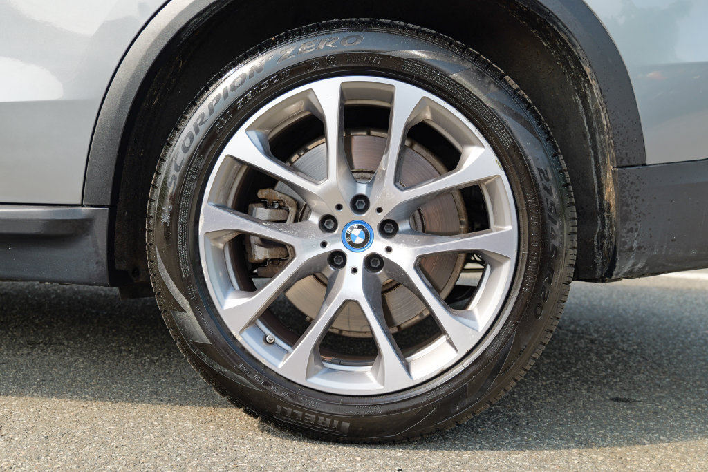 Used 2024 BMW X5 xDrive50e AWD/4WD image 14