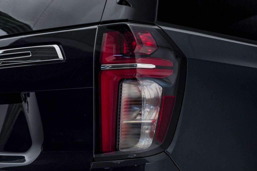 Used 2022 Chevrolet Suburban Premier w/ Premium Package AWD/4WD image 13