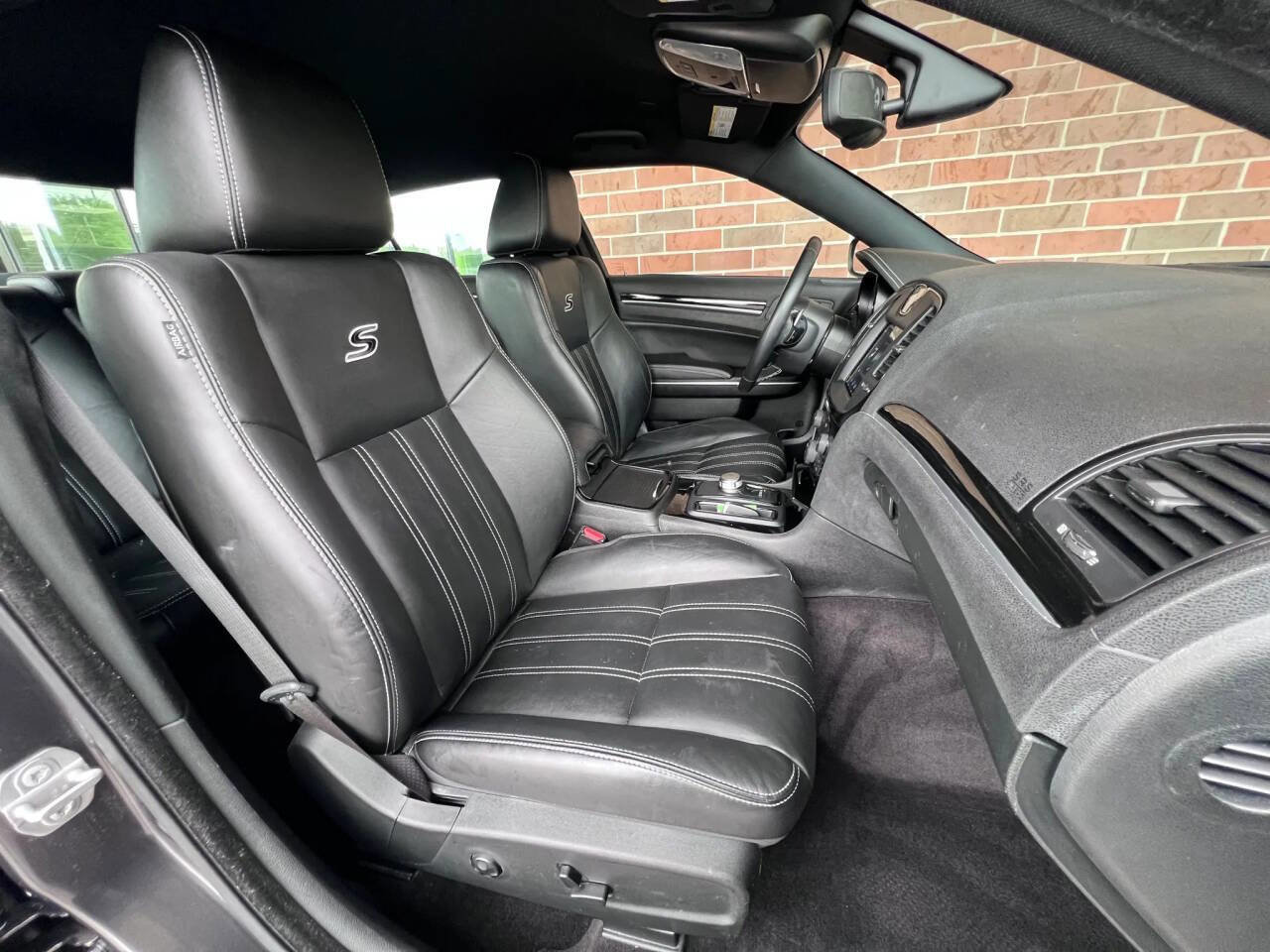 Used 2018 Chrysler 300 S image 19