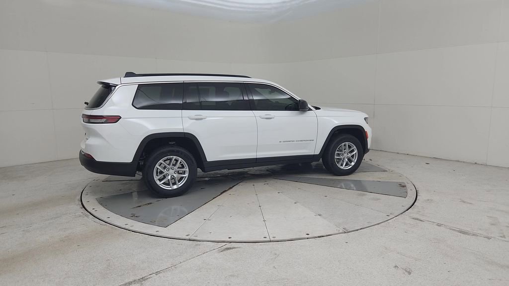 New 2025 Jeep Grand Cherokee L Laredo image 17