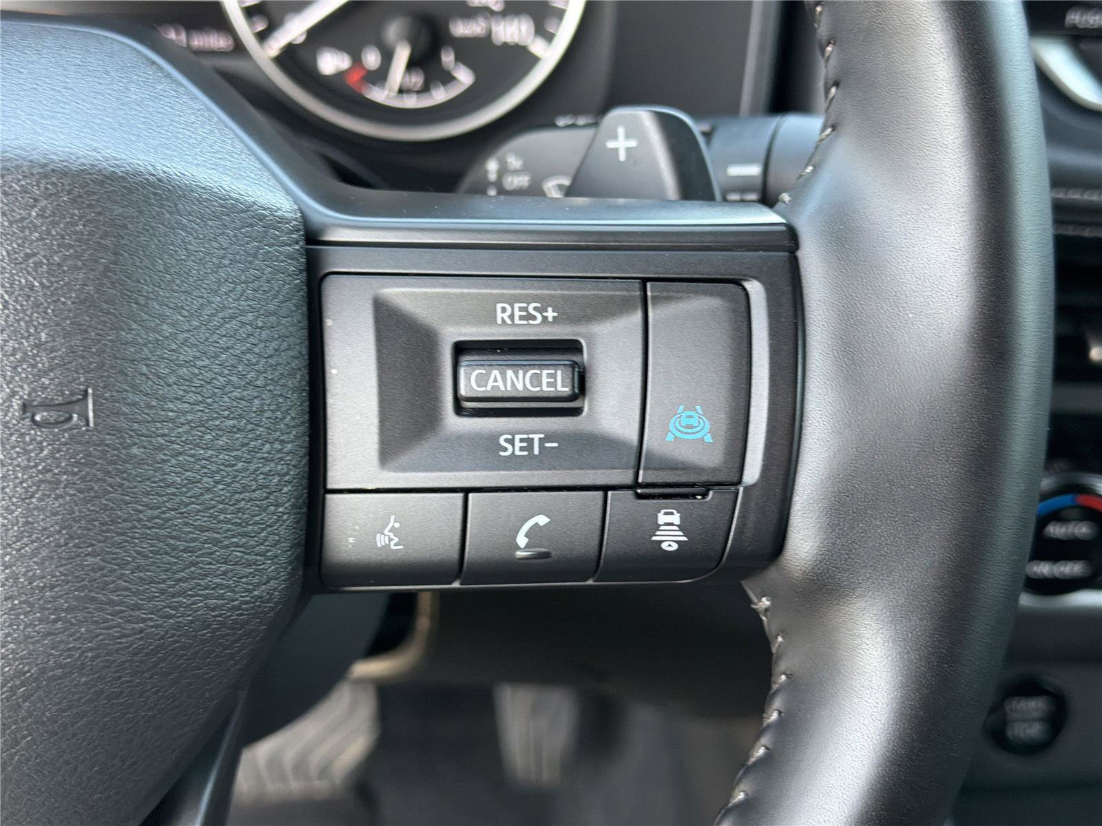 Used 2025 Nissan Rogue SV image 25