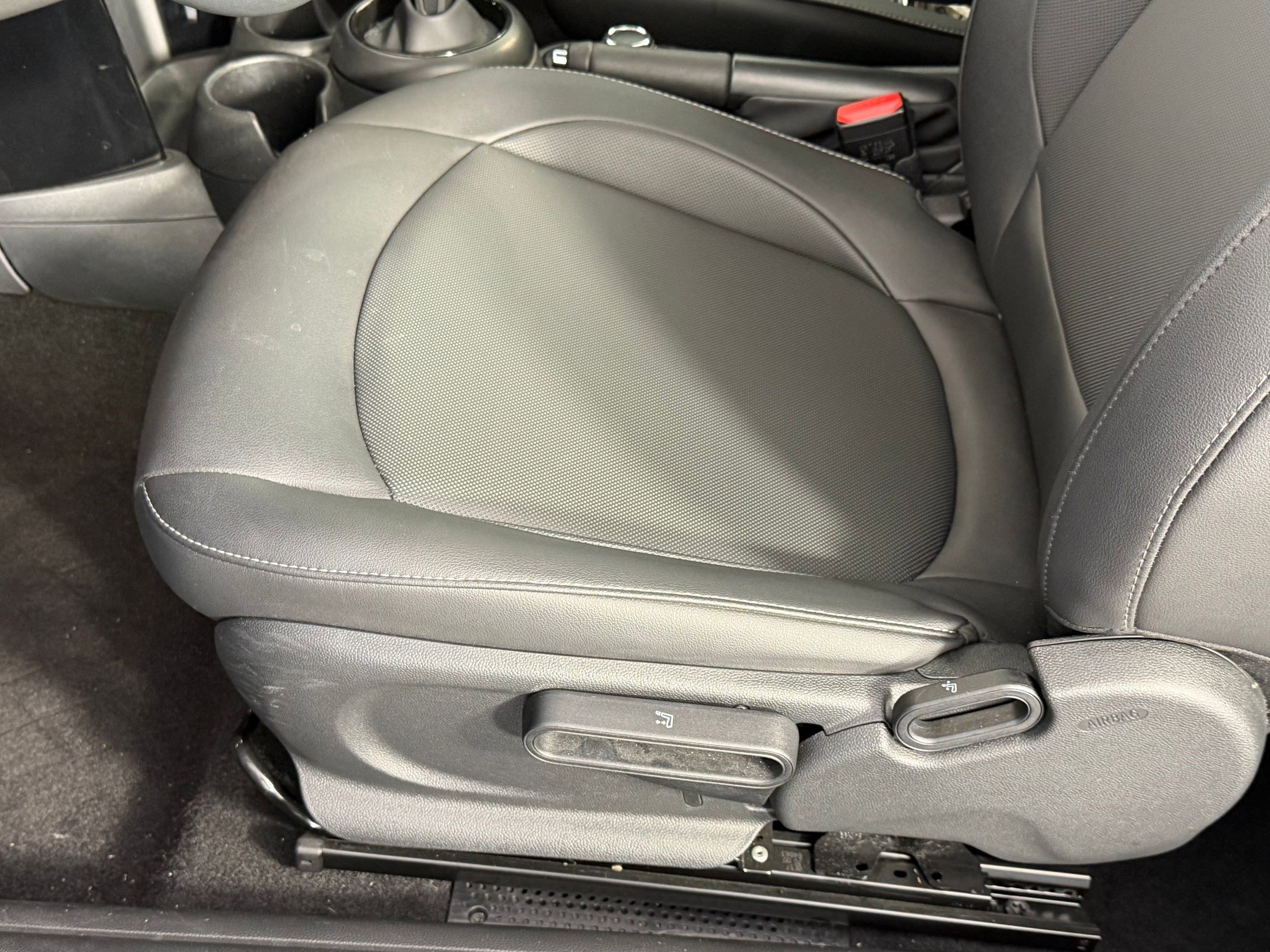 Used 2024 MINI Cooper 2-Door Hardtop image 20