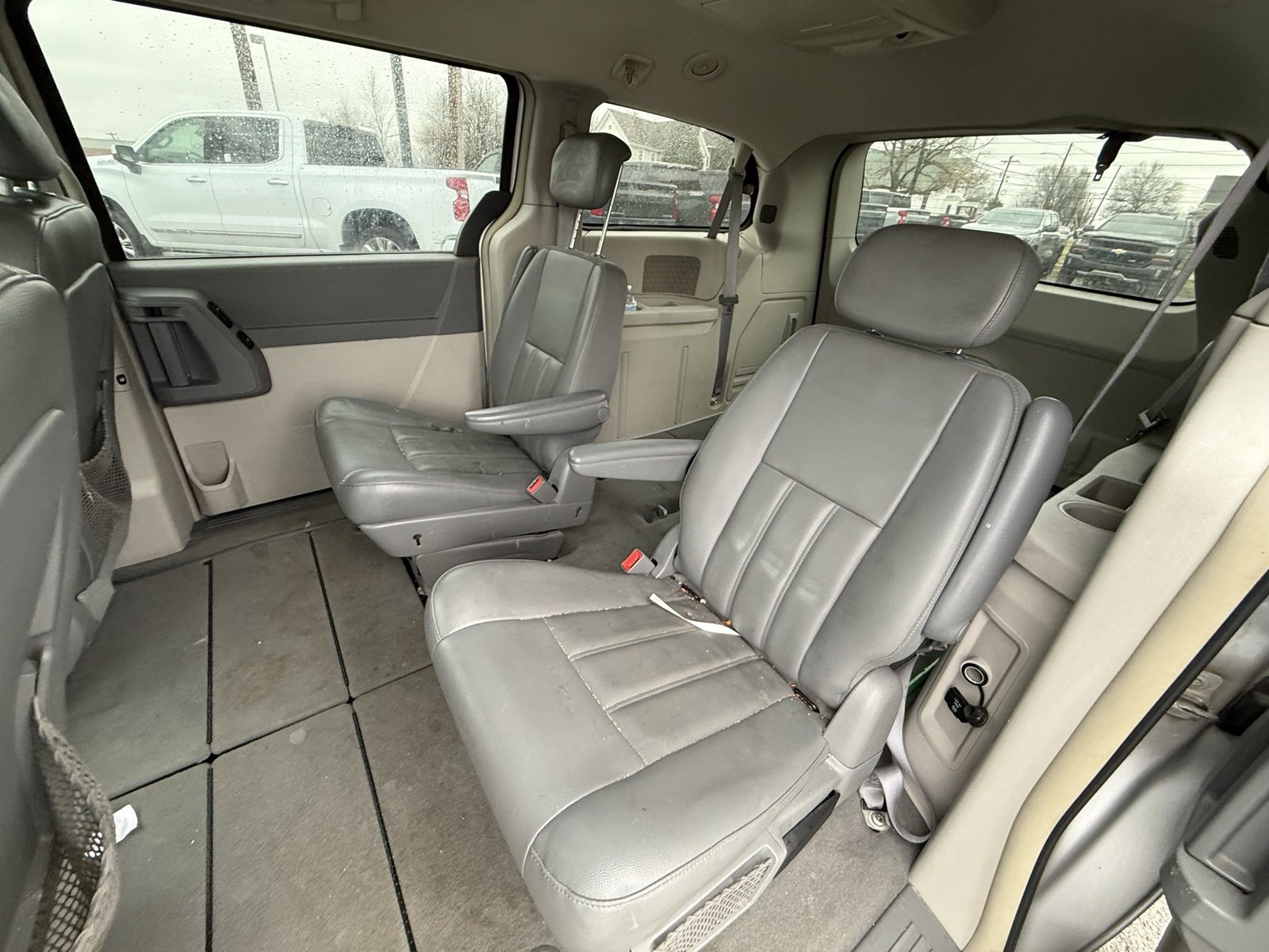 Used 2010 Dodge Grand Caravan SXT image 13