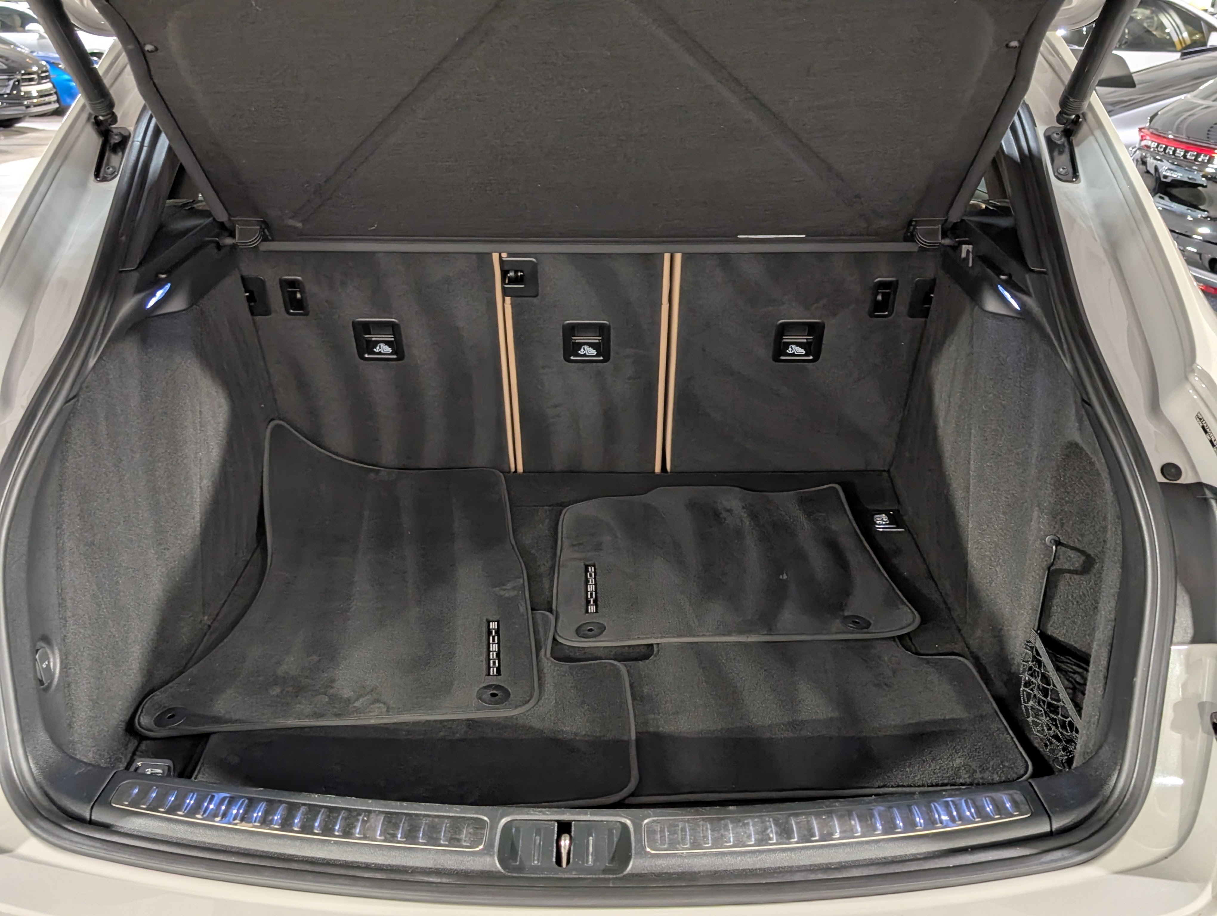 Certified 2022 Porsche Macan image 23