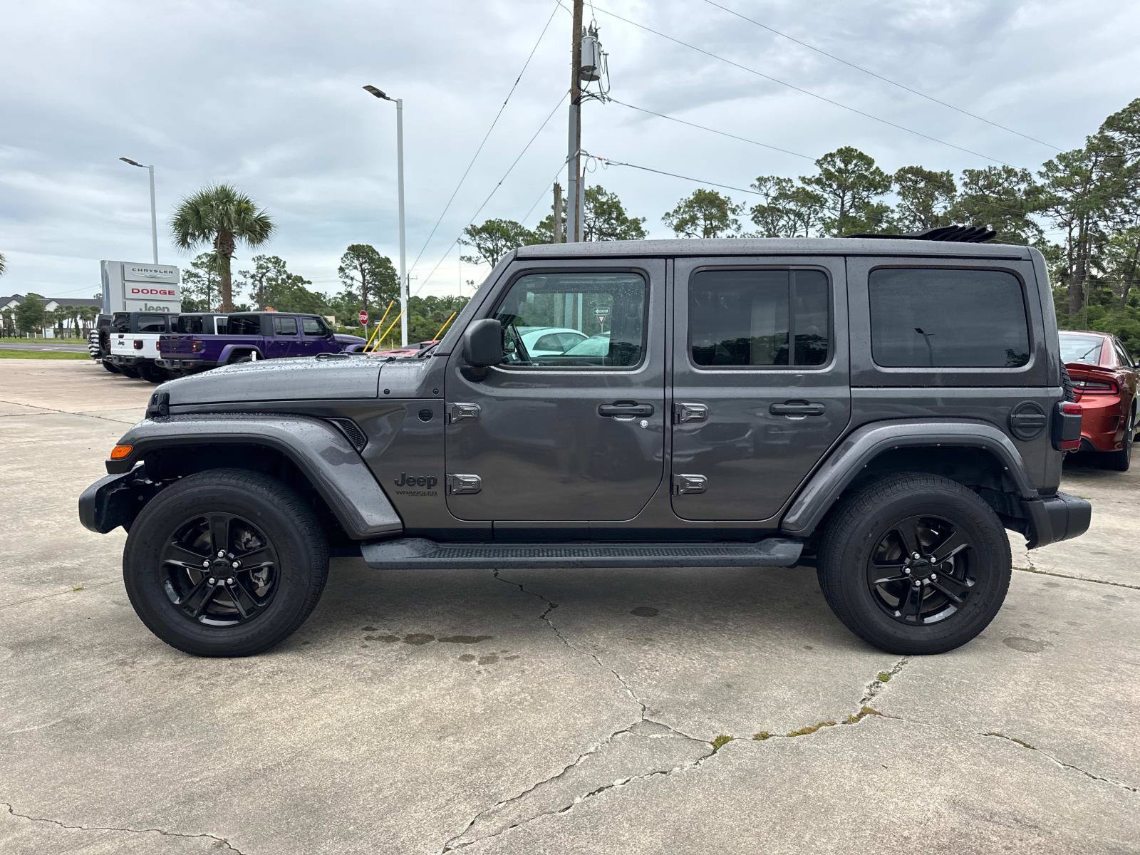 Used 2022 Jeep Wrangler Unlimited Sahara AWD/4WD image 6