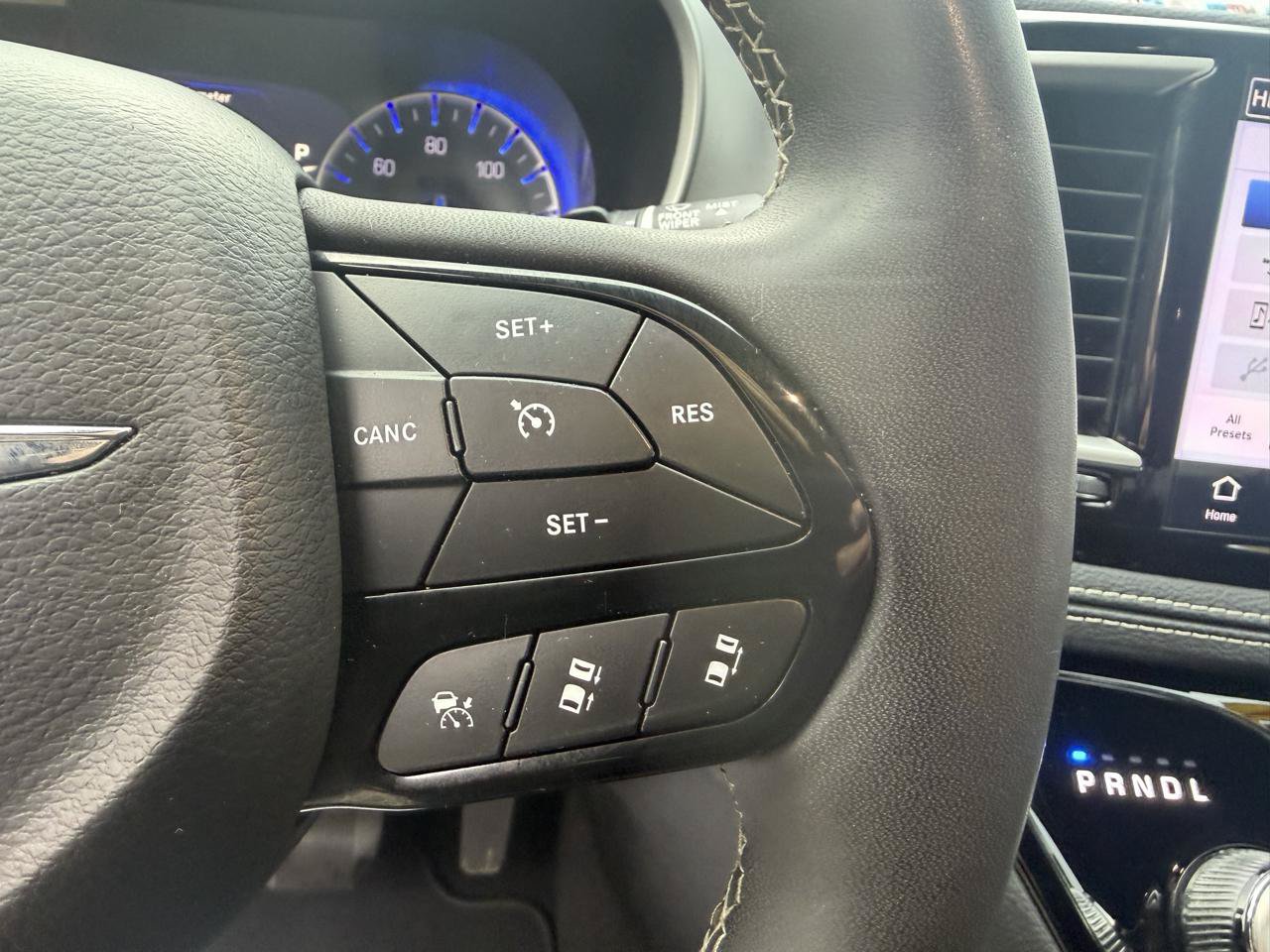 Used 2024 Chrysler Pacifica Touring FWD image 29