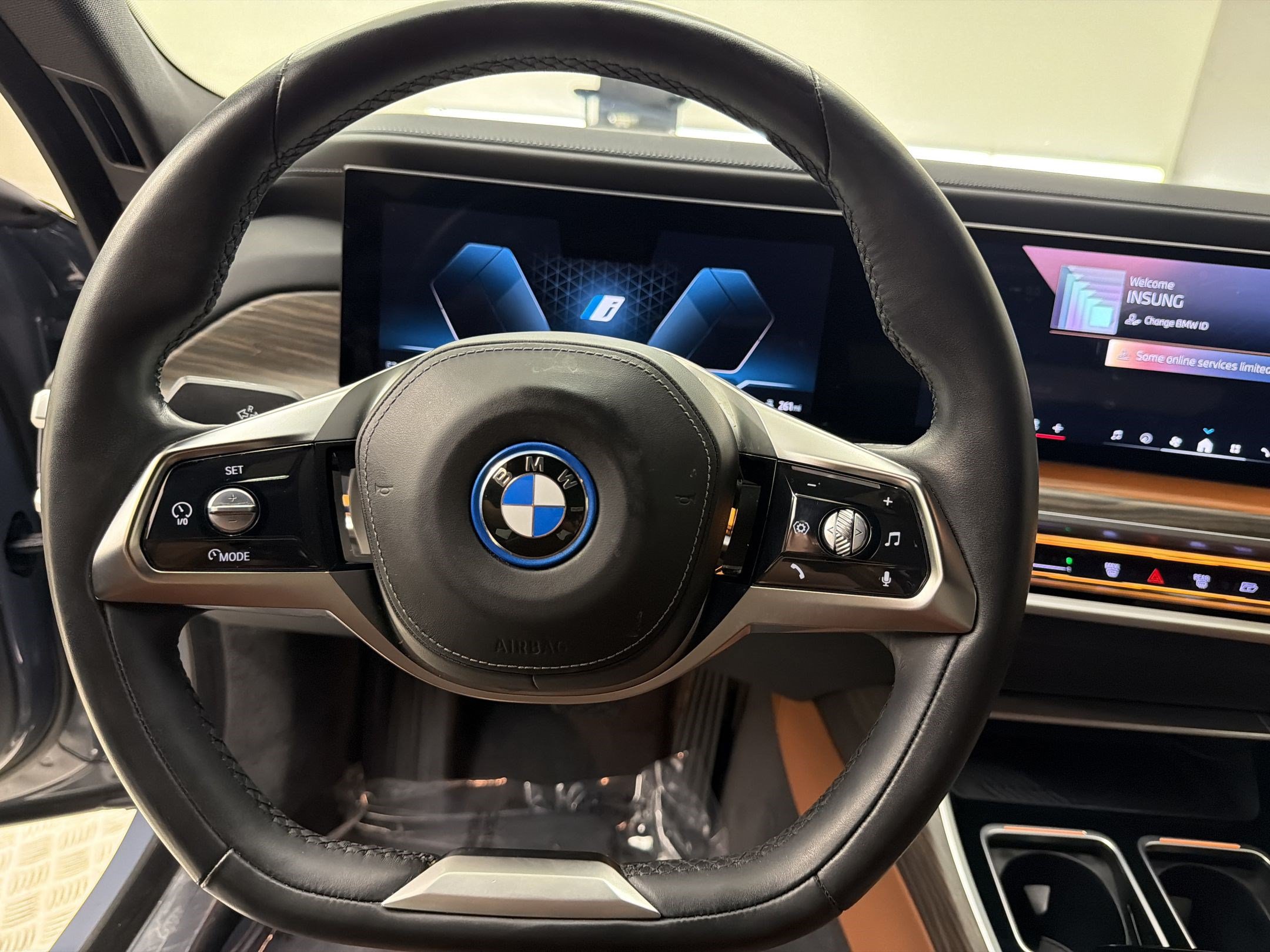 Certified 2023 BMW i7 xDrive60 AWD/4WD image 11