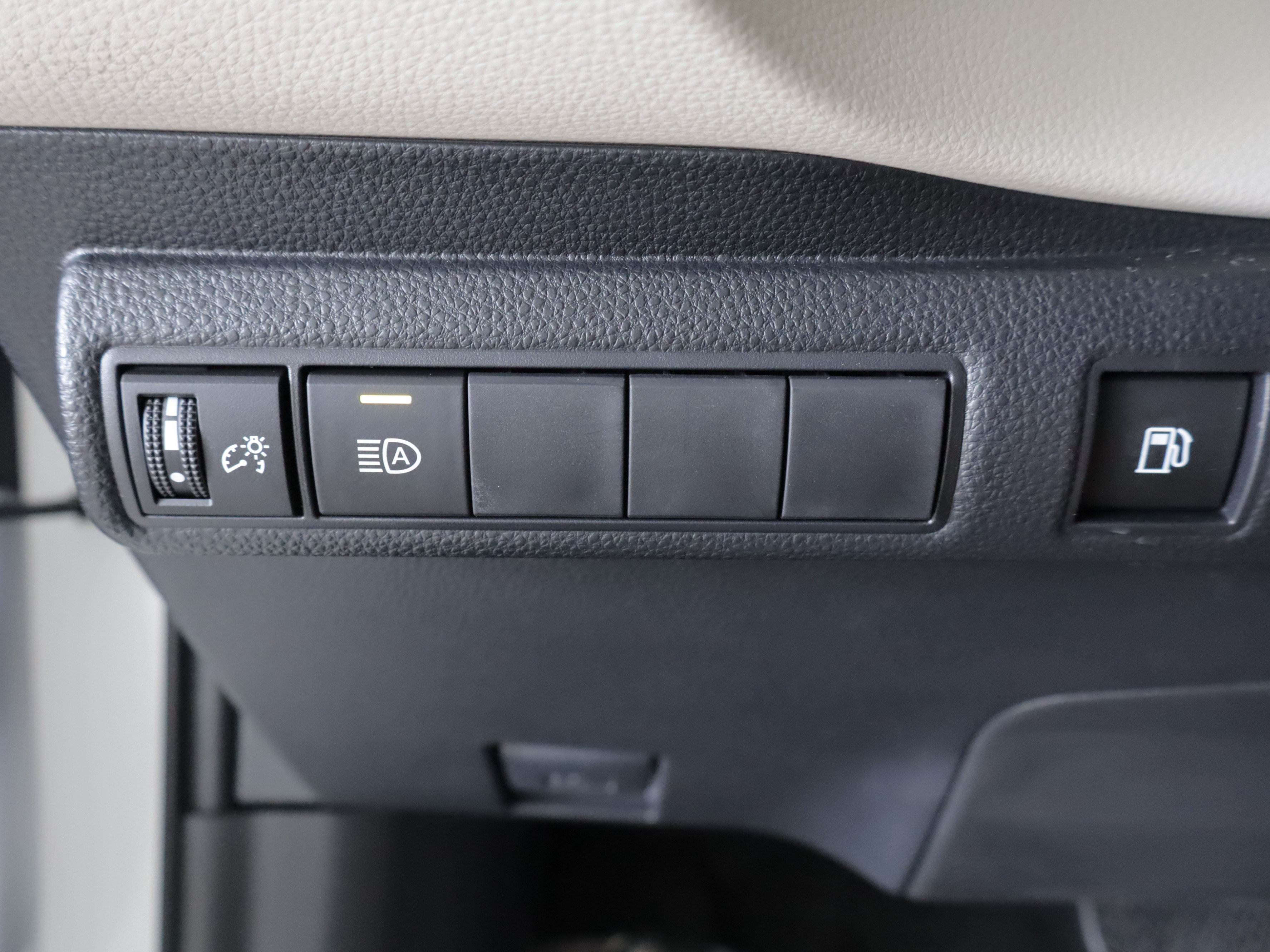 Used 2025 Toyota Corolla XLE FWD image 20