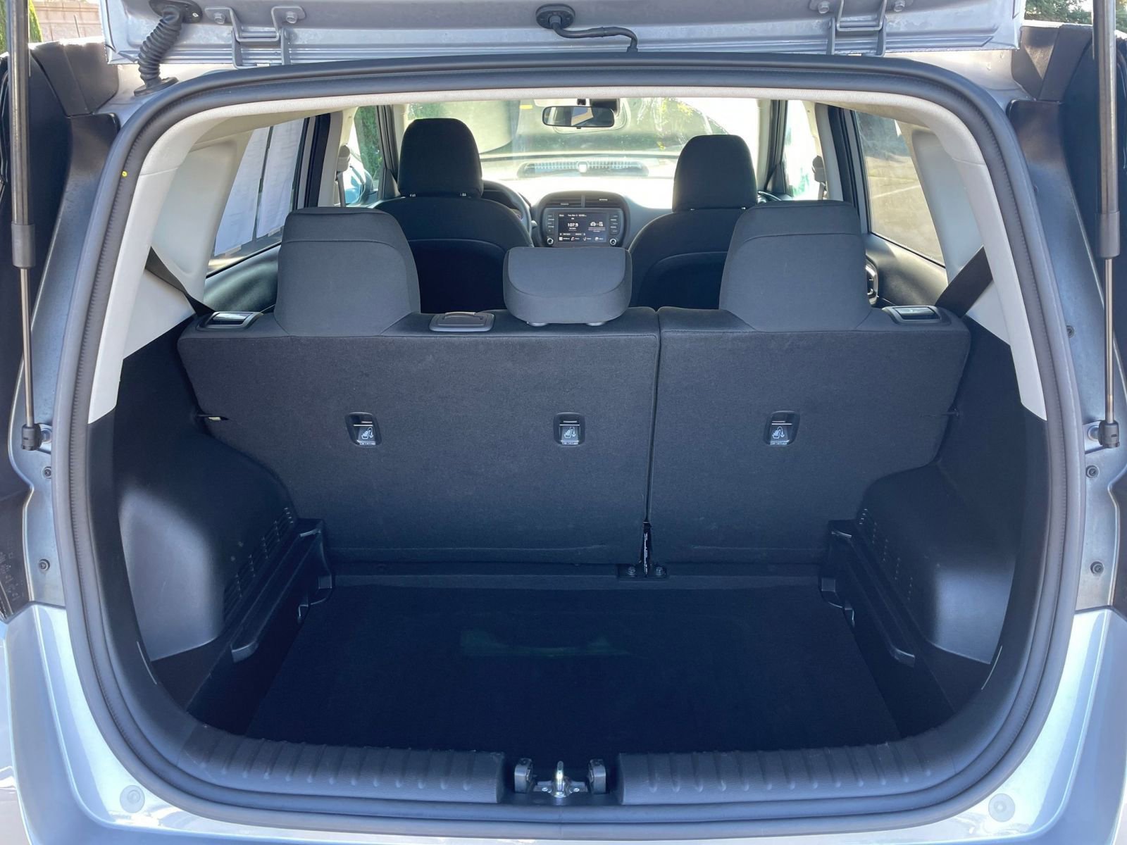 Used 2025 Kia Soul LX w/ LX Technology Package FWD image 29