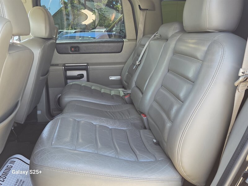 Used 2004 HUMMER H2 w/ Preferred Equipment Group AWD/4WD image 13