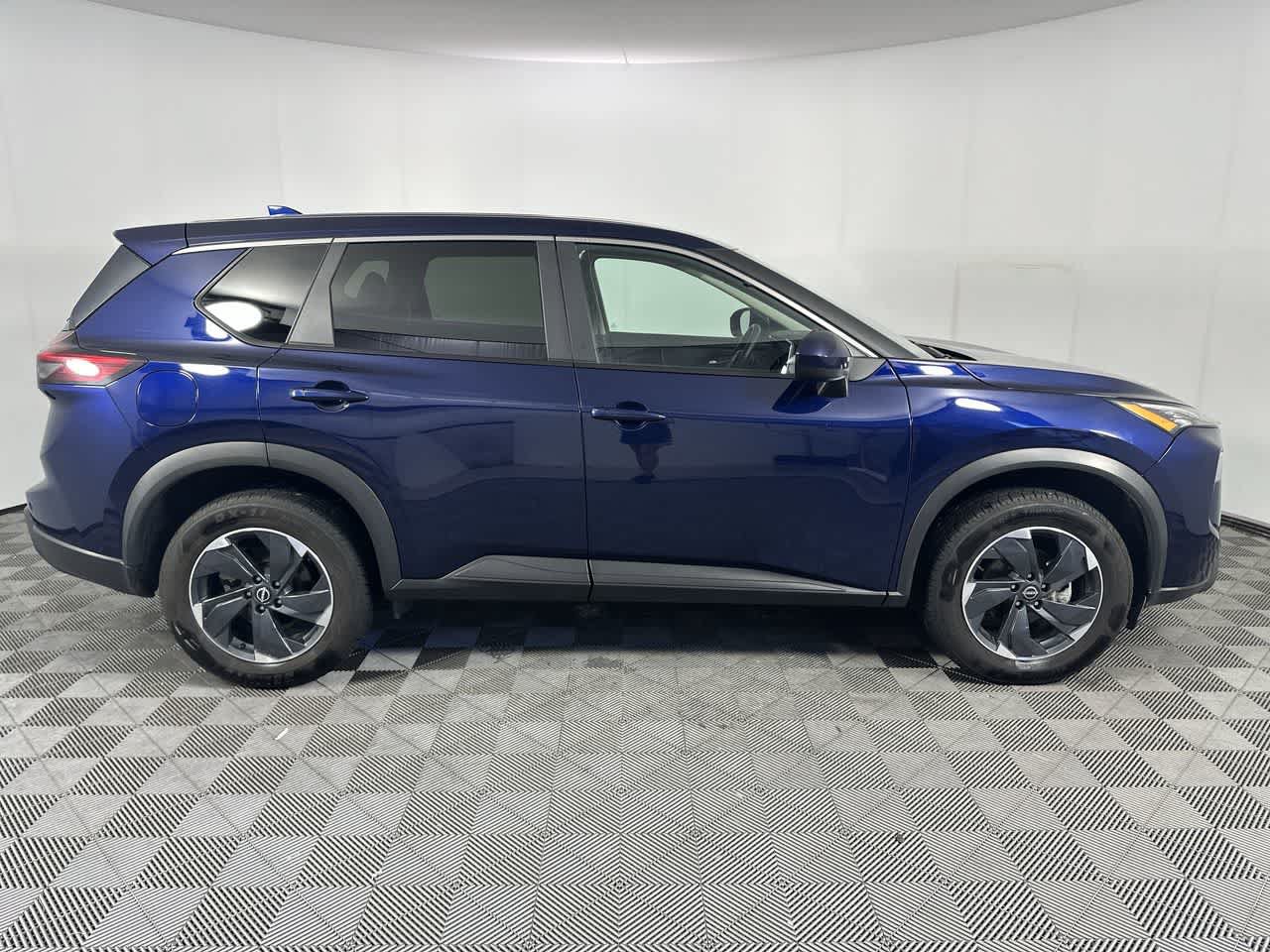 Used 2024 Nissan Rogue SV AWD/4WD image 9