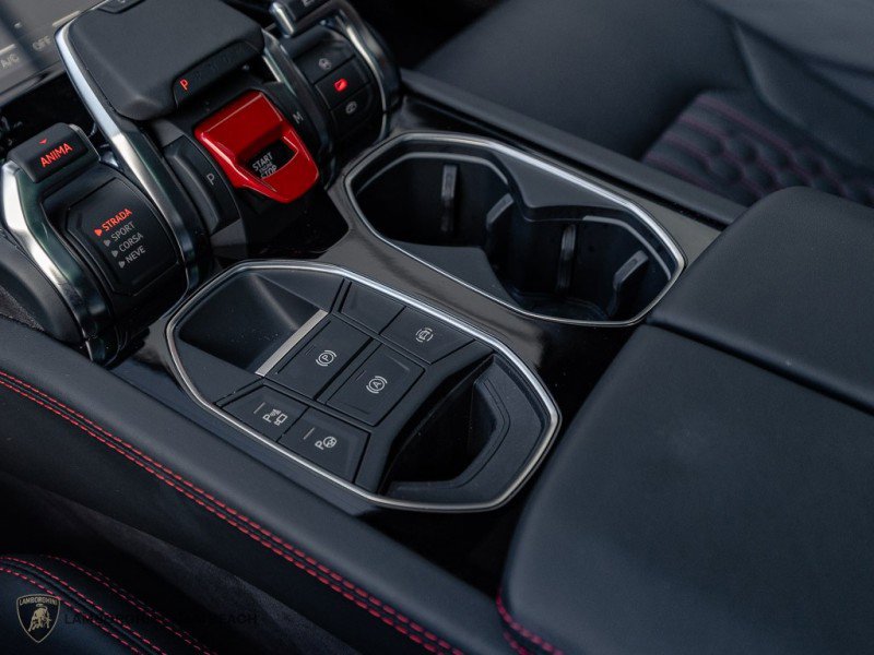 Used 2025 Lamborghini Urus SE image 13