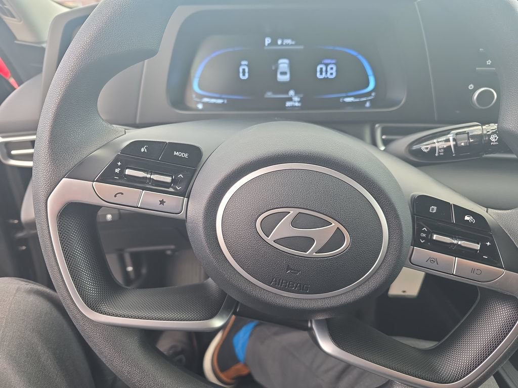 Used 2024 Hyundai Elantra SE FWD image 13