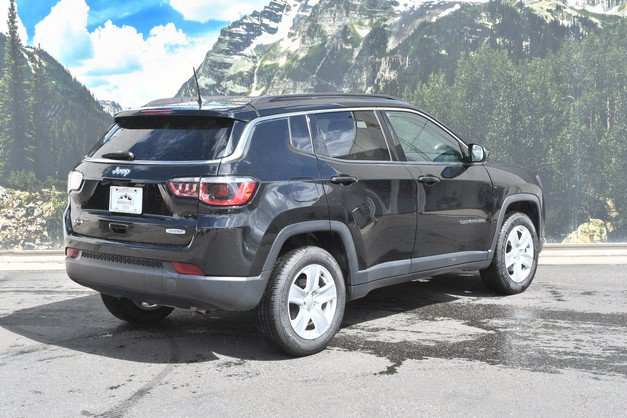 Used 2022 Jeep Compass Latitude w/ Convenience Group AWD/4WD image 3