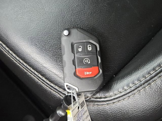 Used 2019 Jeep Wrangler Unlimited Sahara w/ Safety Group image 38