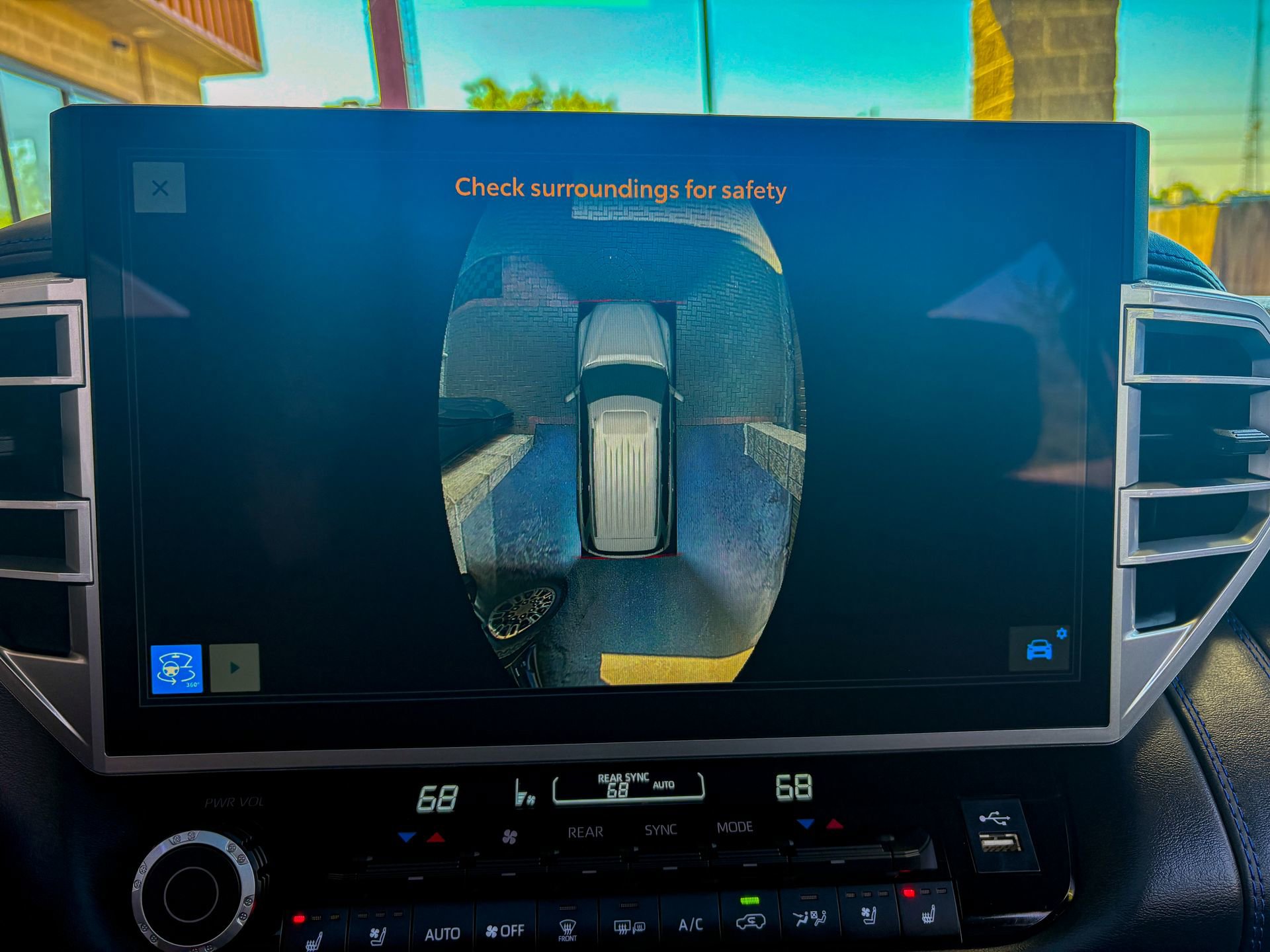 Used 2025 Toyota Sequoia Platinum AWD/4WD image 40