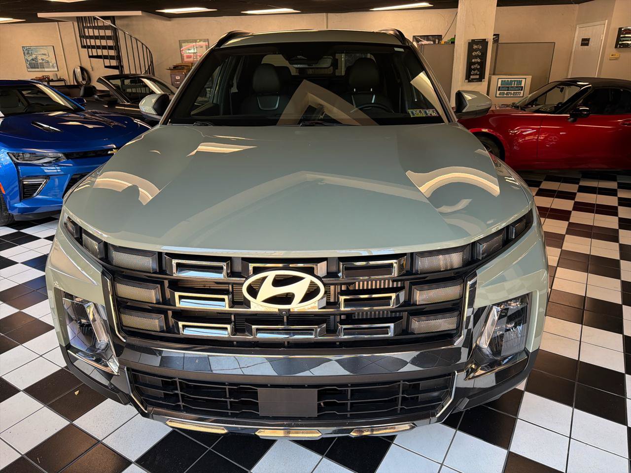 Used 2025 Hyundai Santa Cruz Limited AWD/4WD image 2