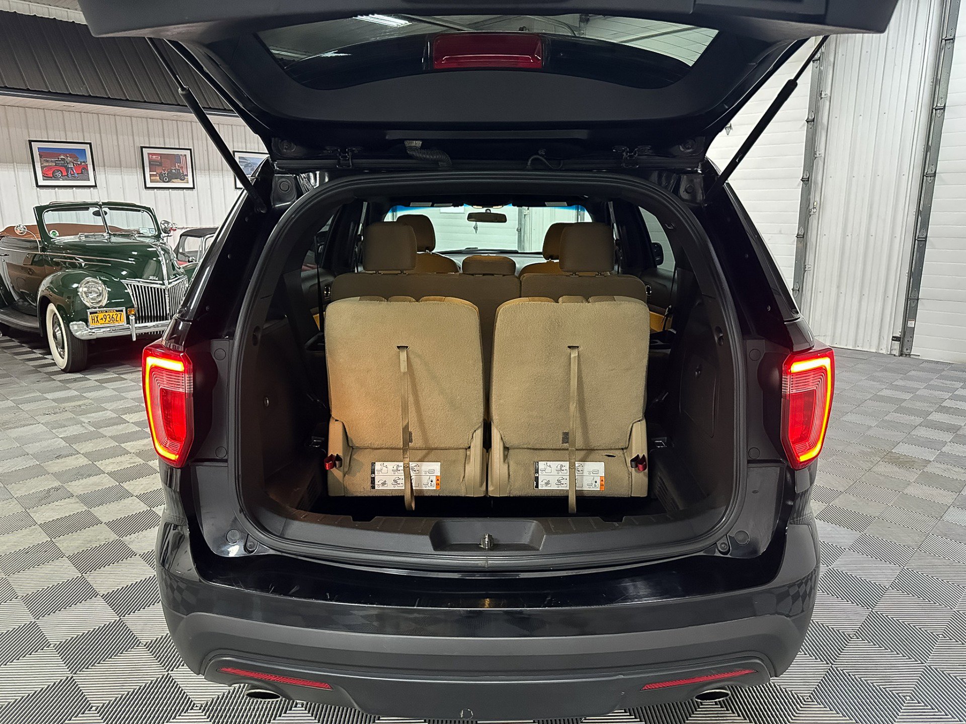 Used 2017 Ford Explorer XLT image 45