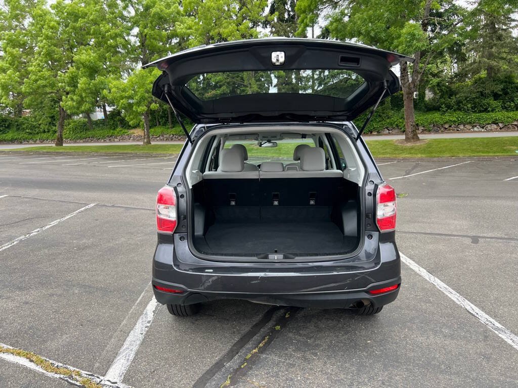 Used 2014 Subaru Forester 2.5i AWD/4WD image 14