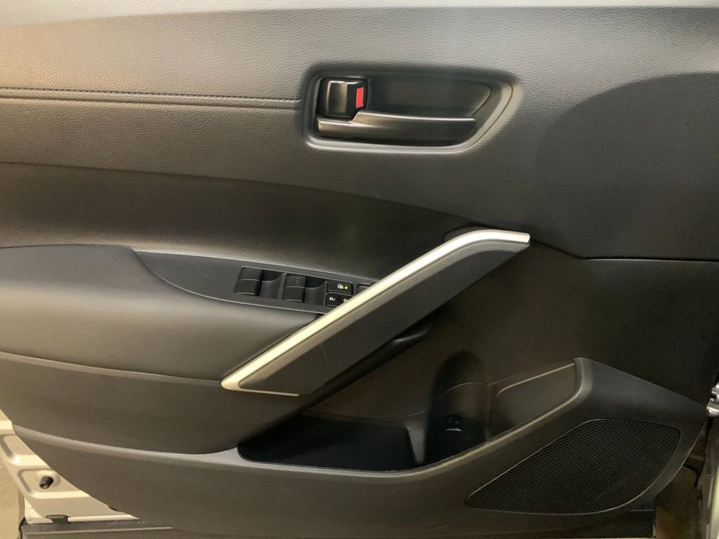 Used 2025 Toyota Corolla Cross AWD Hybrid w/ Moonroof Package image 12