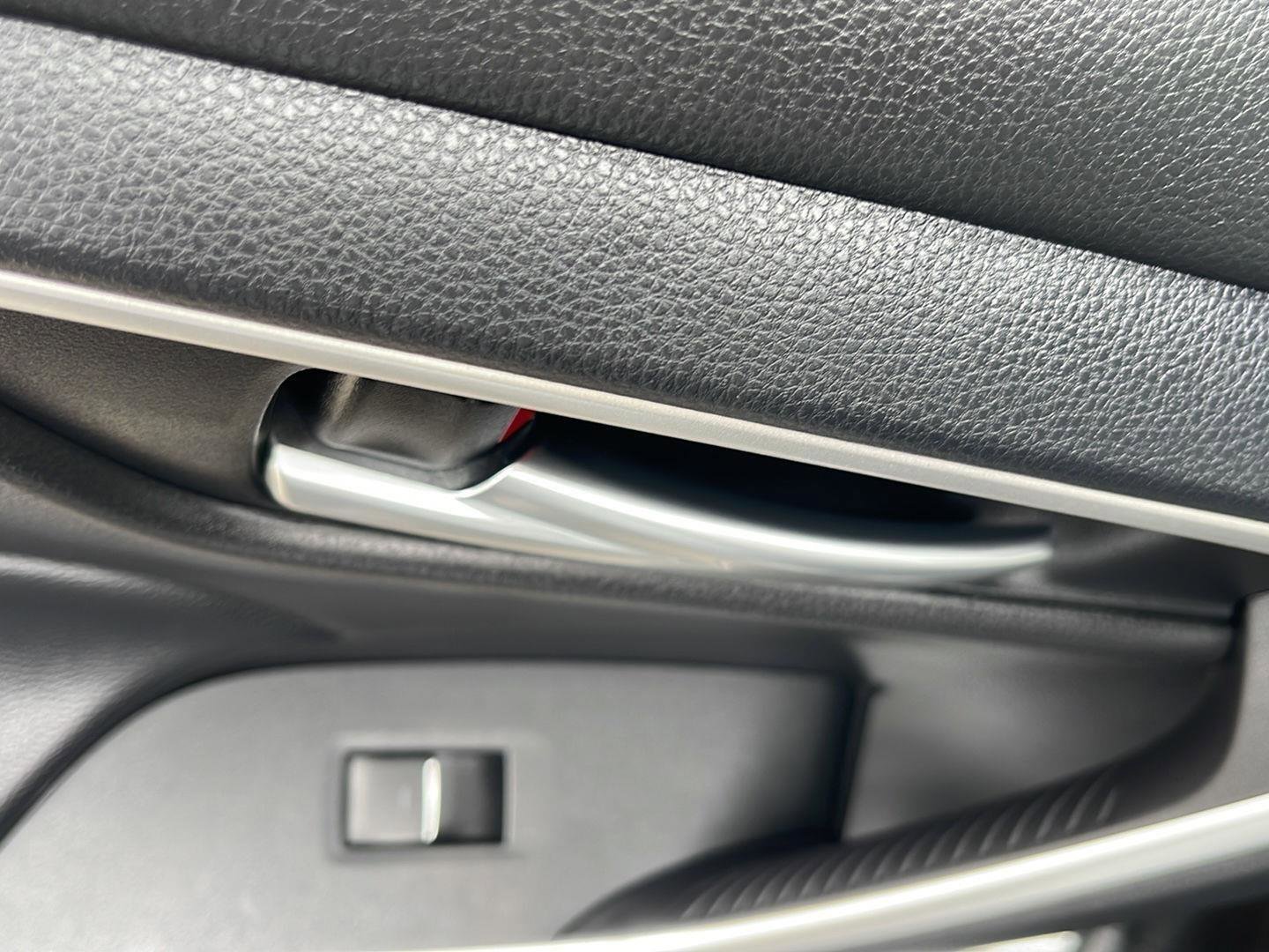 Used 2025 Toyota RAV4 XLE AWD/4WD image 14