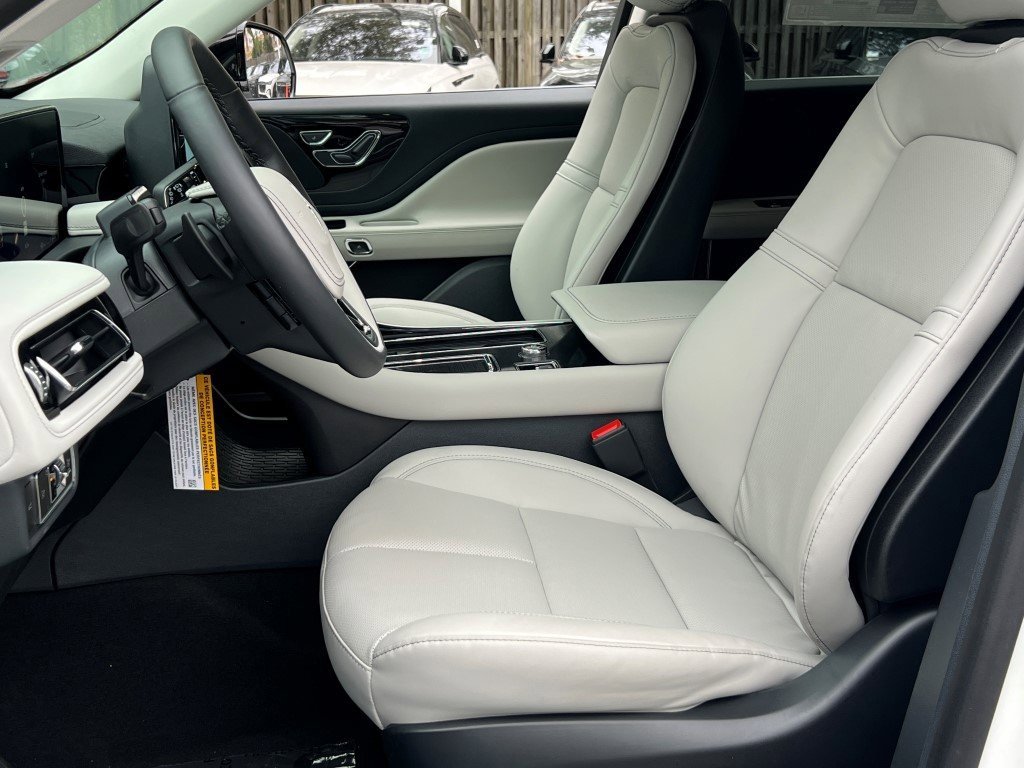 New 2026 Lincoln Aviator AWD image 16