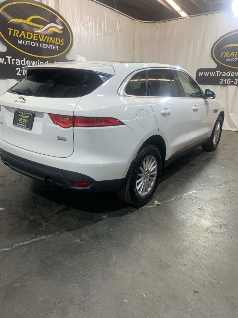 Used 2019 Jaguar F-PACE image 5