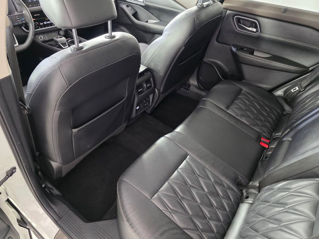 Used 2021 Nissan Rogue Platinum image 15