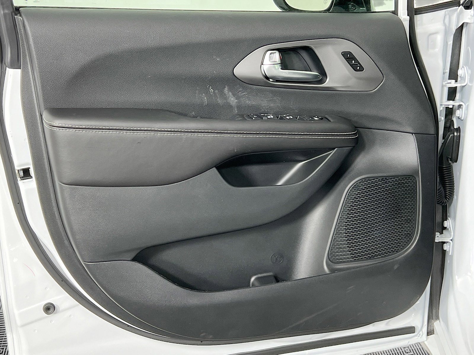 New 2026 Chrysler Pacifica Select FWD image 20