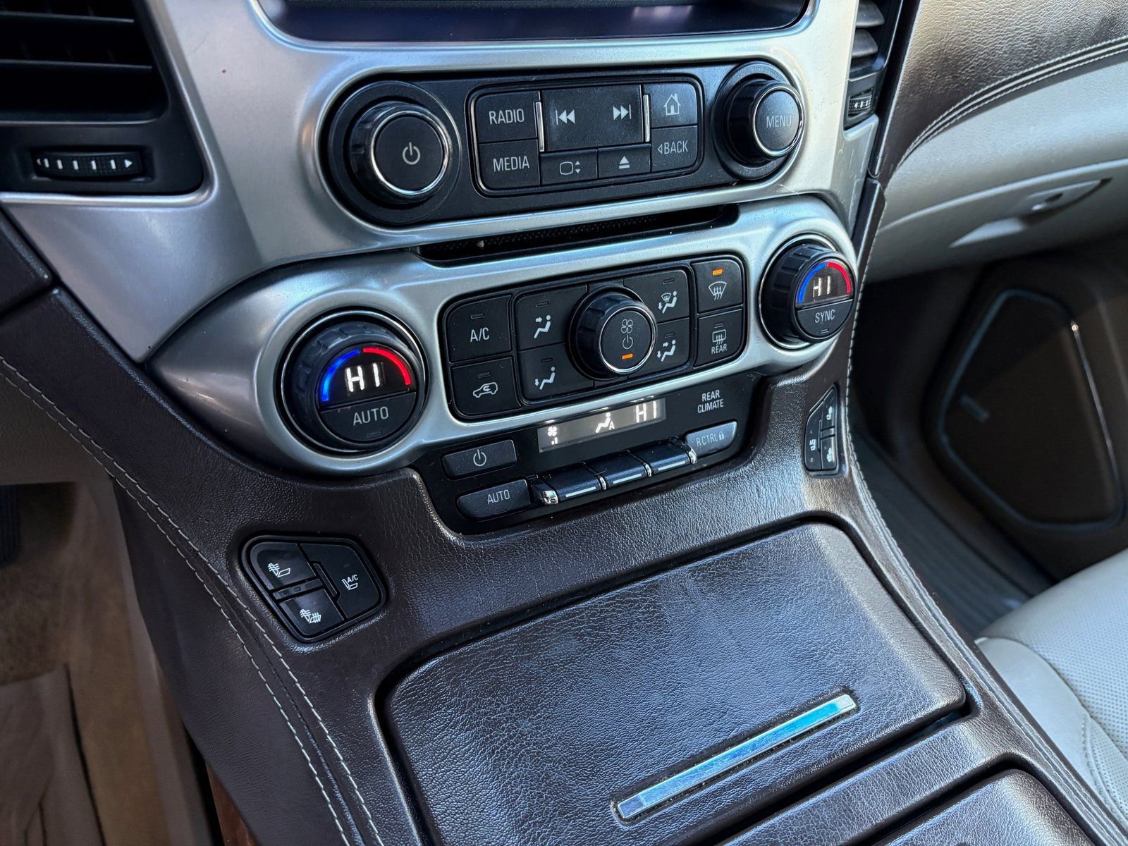 Used 2015 Chevrolet Suburban LTZ image 38