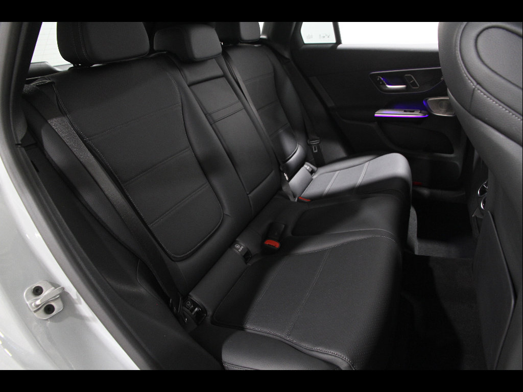 Used 2025 Mercedes-Benz GLC 350e 4MATIC image 19