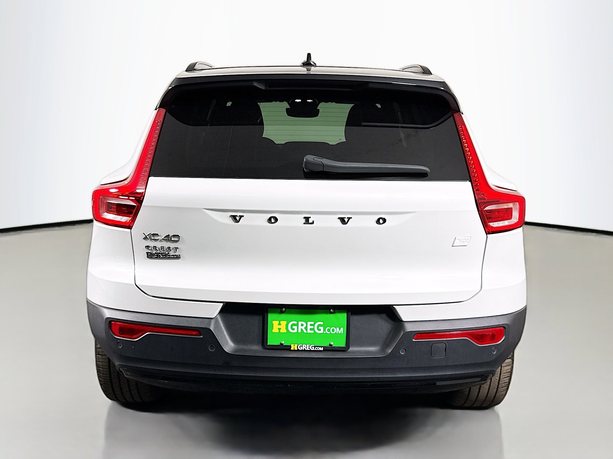 Used 2022 Volvo XC40 P8 Recharge Plus image 8