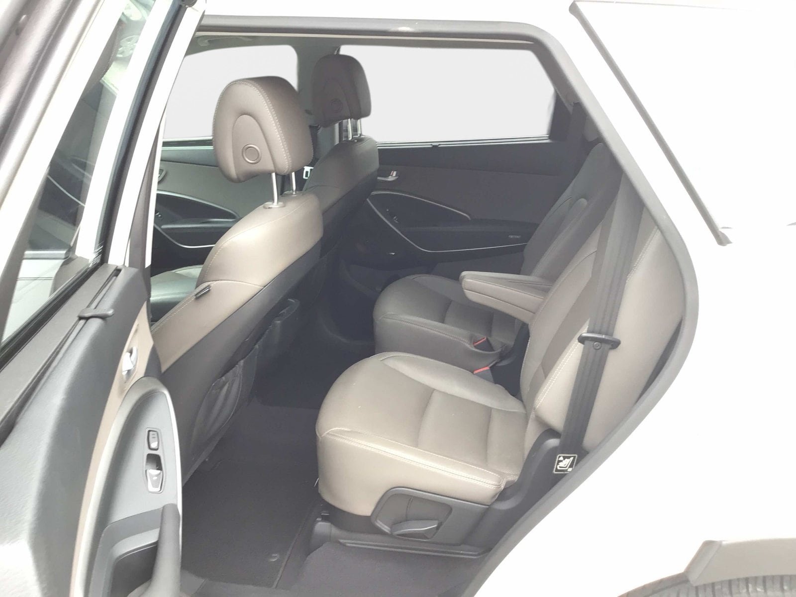 Used 2017 Hyundai Santa Fe Limited FWD image 9