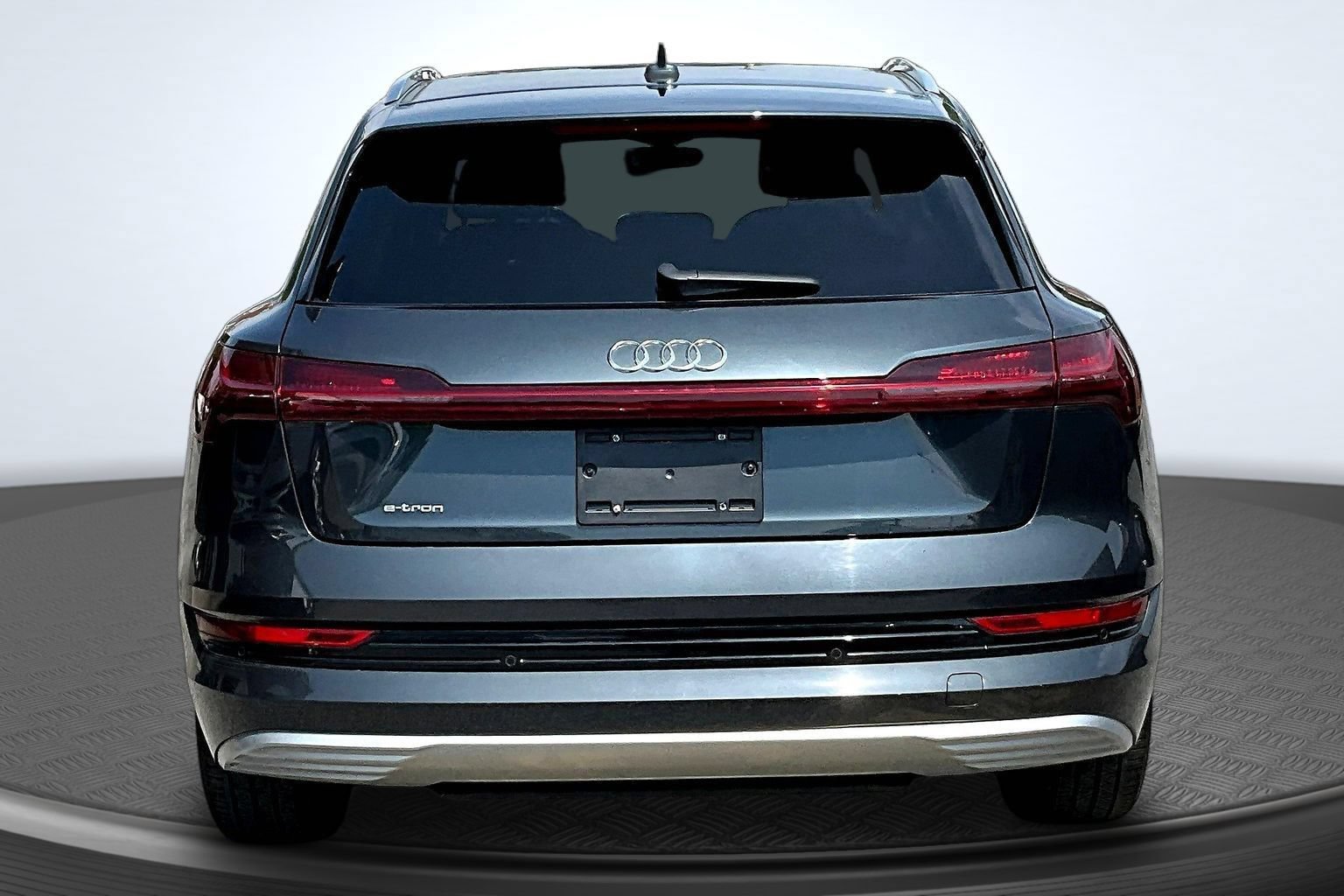 Used 2019 Audi e-tron Prestige w/ Prestige Package AWD/4WD image 4
