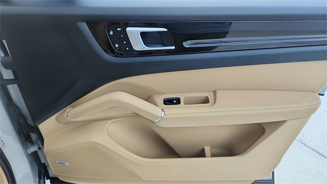 Used 2022 Porsche Cayenne image 23