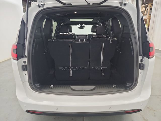 New 2026 Chrysler Pacifica Limited w/ S Appearance Package image 23