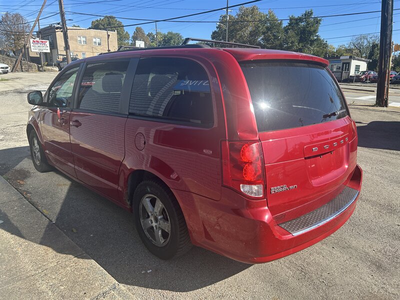 Used 2012 Dodge Grand Caravan SXT FWD image 4