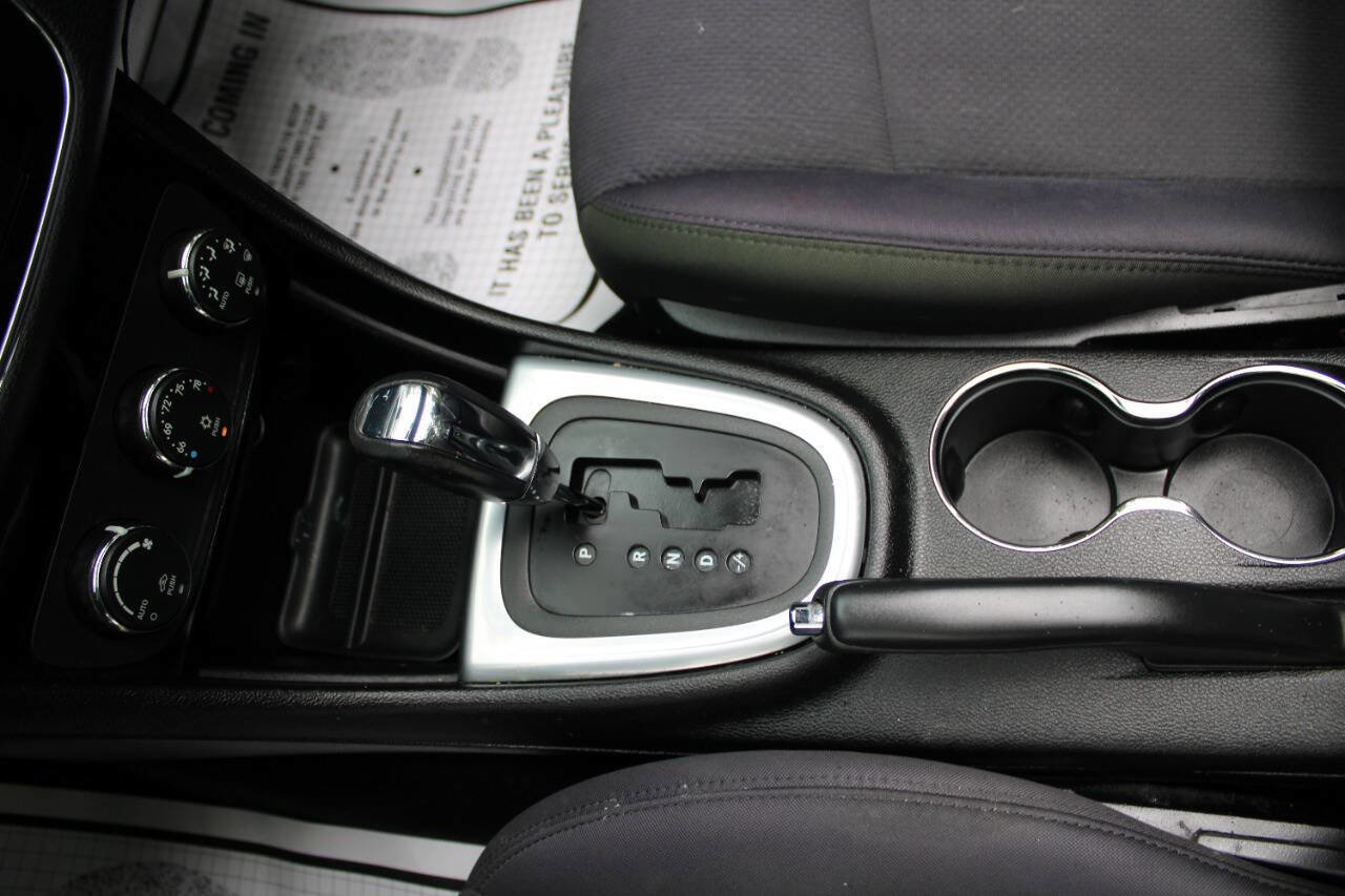 Used 2013 Chrysler 200 Touring image 21