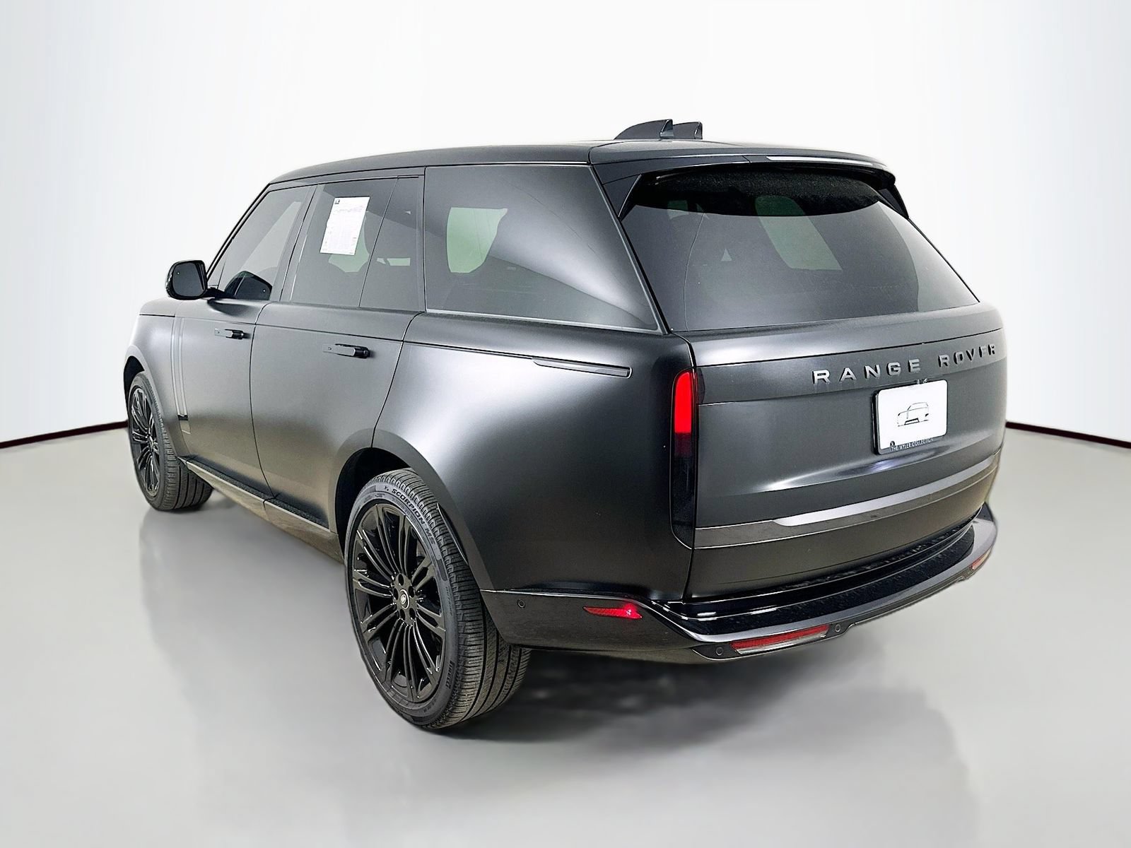 Used 2025 Land Rover Range Rover SE AWD/4WD image 7