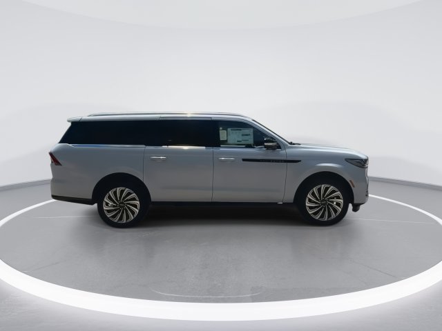 New 2025 Lincoln Navigator L Black Label AWD/4WD image 9