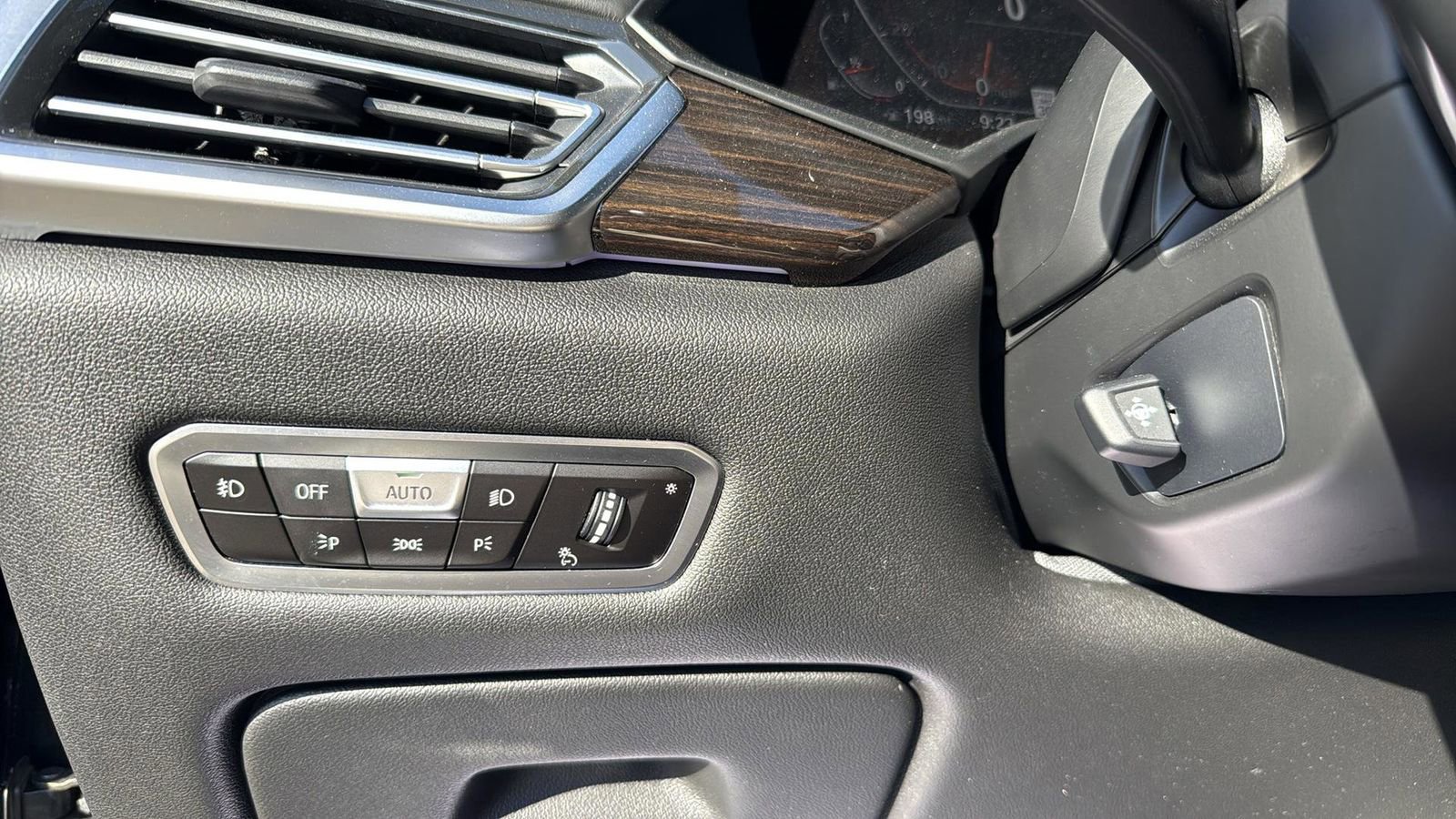 Used 2019 BMW X5 xDrive40i w/ Executive Package image 18